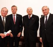 Calvo Sotelo, tras recibir a súa distinción, con Rueda, Romay e Ónega.