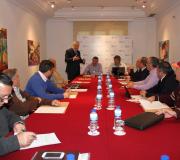 El delegado de la Xunta dando la bienvenida a los representantes del sector.