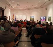 Un momento da presentación, con público.