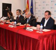 Os intervenientes na mesa.