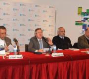 Araguas, Jiménez, A. Díaz e R. Cañada na mesa.