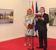 Belén F. Vigo e Ramón Jiménez no acto de inauguración da muestra.