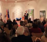 Un momento do espectáculo, con público.