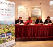 Presentación Galicia a todo tren, co cartel anunciador en primeiro plano.