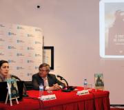 Un momento da presentación da novela.