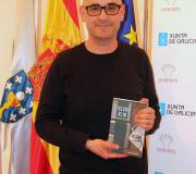 Francisco Castro coa súa última novela.