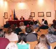 Un momento da presentación da novela, con público.