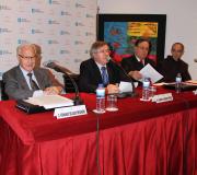 Delgado, Jiménez Mourelle e Sánchez na mesa.
