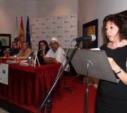Almudena García leu pasaxes do libro na presentación.
