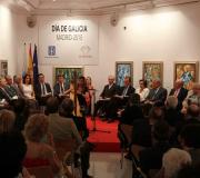 Unha breve interpretación musical de arpa a cargo de Elena Áker puxo o remate ao Día de Galicia en Madrid.