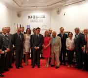 O presidente Núnez Feijóo, a ministra Ana Pastor e o delegado da Xunta en Madrid José Ramón Ónega posan con todos os galardonados.