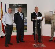 de esquerda a dereita, Xurxo Lobato, José Ramón Ónega e César A. Molina na inauguración da mostra fotográfica.
