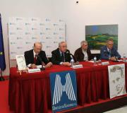 Na mesa, Carlos Reigosa, José Ramón Ónega, Afonso Eiré, e Francisco R. Iglesias, de esquerda a dereita.