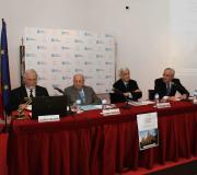 Na mesa da presentación Aparisi, Santín, Bonet e o director da Casa José Ramón Ónega.
