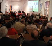 Máis dun centenar de persoas acudieron ao acto de presentación do libro editado pola Vieira.