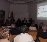 Un momento do acto coa credencial proxectada.