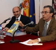 Alfredo del Campo e José Antonio Ortiz co novo mapa.
