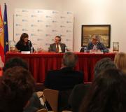 V. de Gey intervindo na presentación.