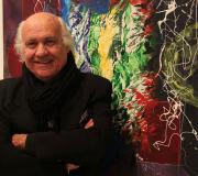 José María Prado con unha das súas obras.