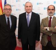 Os profesores Labarta e Villalba flanqueando ao delegado da Xunta, J.R. Ónega.