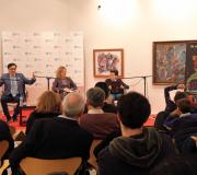 Un momento da presentación do libro, con público.