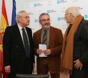 6.O delegado da Xunta en Madrid José Ramón Ónega, o investigador  X.A. Álvarez Salgado e o presidente do Consello de Estado J. M. Romay departen tralo relatorio.