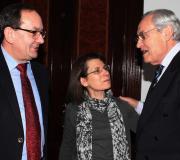 4. O delegado Ónega, a dereita, charla con Enrique Rodríguez e Mary Espiñeira de EFA gallegas.