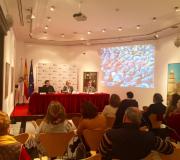 3. O ponente ilustrou as súas palabras con imaxes e datos sobre xenética.