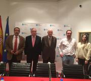 1. De esquerda a dereita, o poeta Vicente Araguas; o delegado da Xunta en Madrid,  José Ramón Ónega; o presidente do Consello do Estado,  José Manuel  Romay; o poeta e coordinador do libro, Suso Díaz; e a poeta Lorena Rei.