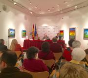 3. Os intervinientes con parte do público que asistiu á  presentación do libro AGORA XA FOI de Vicente Araguas.