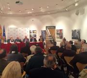2. A mesa cos integrantes e parte do público que asistiu á presentación.