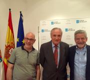 2. De esquerda a dereita, Miguel Anxo Seixas Seoane, o  delegado da Xunta en Madrid José Ramón Ónega e Xesús Palmou.