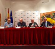 2. Na mesa de esquerda a derita, o crítico literario Armando Requeixo; o delegado de la Xunta en Madrid e director da Casa, José Ramón Ónega; e de FAGAMA Ovidio Cadenas, pte.e Fernando Gómez, secretario .jpg