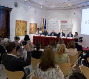 3. Ao acto informático acudieron xornalistas de numerosos medios.