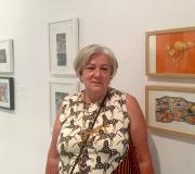 5. Pepa Domingo con parte da súa obra gráfica na Sala B da Casa de Galicia.