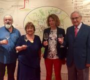 1. Luis Paadín,Isabel Mijares, Asunción R. Zarraquiños e o delegado da Xunta en Madrid, José Ramón Ónega brindando pola prosperidade do viño D.O. Monterrei.
