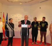 Carmen Jiménez, Martín Álvarez, o delegado da Xunta, José Ramón Ónega, Pablo Casanova cun representante da súa firma e Luz Divina Castelo.