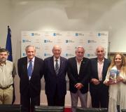 1. De esquerda a dereita o escritor Enrique Gallud Jardiel,o delegado da Xunta en Madrid José R. Ónega, o pte. do Consello do Estado José Manuel Romay, o  presidente do Parlamento de Galicia Miguel Santalices, o escritor Salvador Freixedo e  Magdalena del Amo, a autora co seu libro.