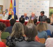 Un momento de la presentación, con público.