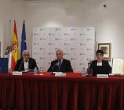 Manuel Moleiro, o delegado da Xunta, José Ramón Ónega, e Mariña Arbor, na presentación.