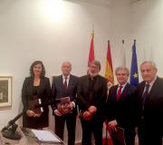 1. De esquerda a dereita Ana Milutinovic, o embaixador Danko Prokic, o autor Veljko Mihajlovic. o ex ministro César Antonio Molina e o delegado da Xunta en Madrid José Ramón Ónega.