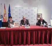 2. De esquerda a dereita, a conferenciante Mariña Arbor, o delegado da Xunta en Madrid e director da Casa de Galicia José Ramón Ónega e o editor Manuel Moleiro.