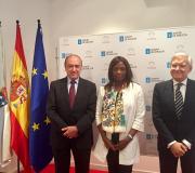 1. De esquerda a dereita Julio Lage presidente de AEGAMA, Grace Obado, conselleira do Instituto Choiseul e Eduardo Olier, presidente do Instituto Choiseul en España.