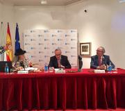 2. María Carretero, o delegado da Xunta en Madrid José Ramón Ónega e Custodio López Zamarra.
