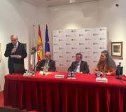 2. O delegado da Xunta en Madrid José Ramón Ónega dirixe unhas palabras de benvida aos intervenientes e asistentes, no relatorio de Emilio Muñoz (Esquerda).