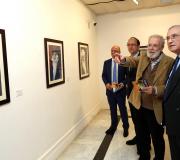5. De esquerda a dereita Antonio González Millán, Anxo Lorenzo, Siro e máis o delegado da Xunta de Galicia en Madrid José Ramón Ónega visitan a sala B da mostra.