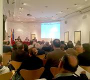 3. A mesa cos intervenientes e parte do público que asistiu ao Seminario.