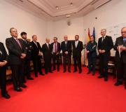 8682.- Pousado previo á entrega de diplomas.  Carlos Osoro Sierra, cardeal-arcebispo de Madrid; José María Arias Mosquera, presidente da fundación Barrié; Martín Barreiro Carreira, meteorólogo; Francisco Lobatón Sánchez de Medina, "Paco Lobatón", presidente de QSD Global; Victorio Magariños Branco, notario;  Argimiro Vázquez Guillén, procurador dos Tribunais de Madrid; Danko Prokic, e