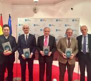 1. Co libro,  Mario Crecente, o deputado por Ourense Celso Delgado; o delegado da Xunta en Madrid José Ramón Ónega ; Antonio Garaloces director do Balneario e o deputado lucense Joaquín Díez.