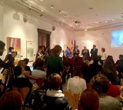 2. O delegado da Xunta en Madrid, José Ramón Ónega pronunciou unhas palabras de benvida aos asistentes, máis de medio centenar que acudiron á a presentación.